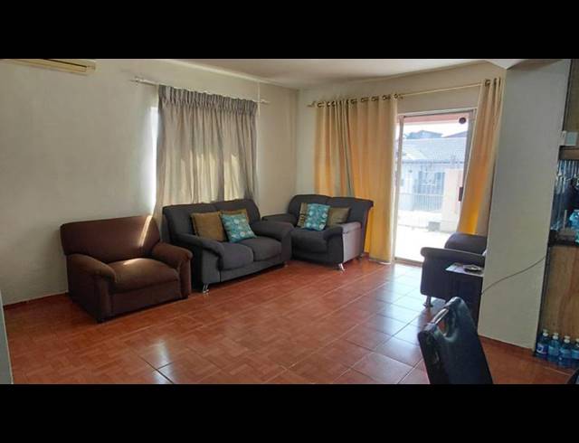 4 BEDROOM HOUSE FOR SALE IN WOODVIEW